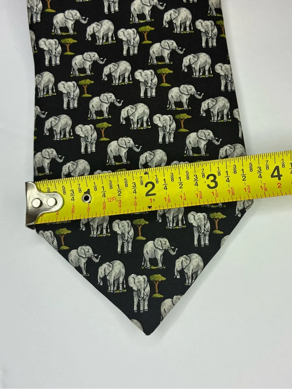 Brooks Basics 100% Silk Tie Elephant Animal Novelty Print Black Nice condition.